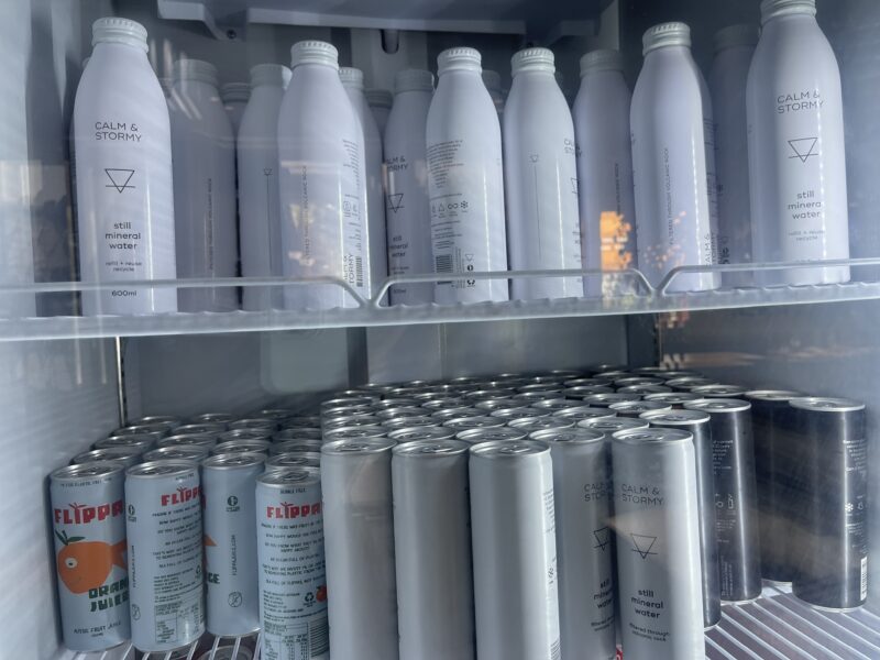売店で売られていた水