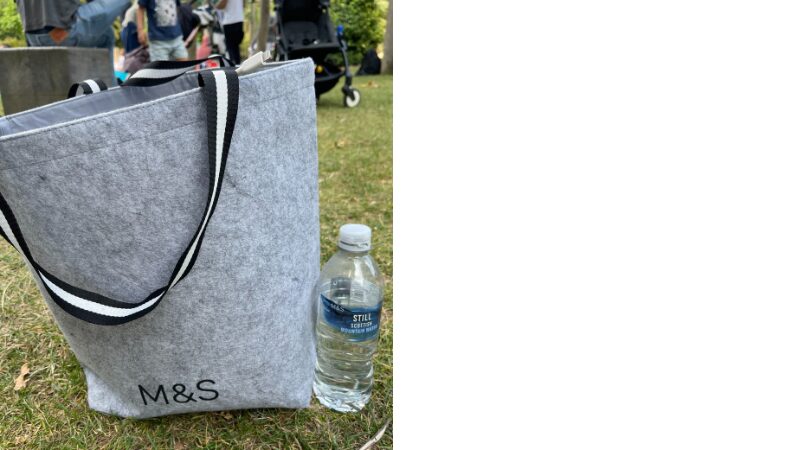 LondonのM&Sスーパーのエコバッグ