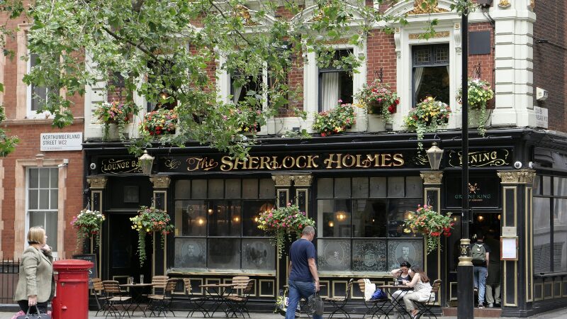 ロンドンの有名パブ シャーロックホームズ