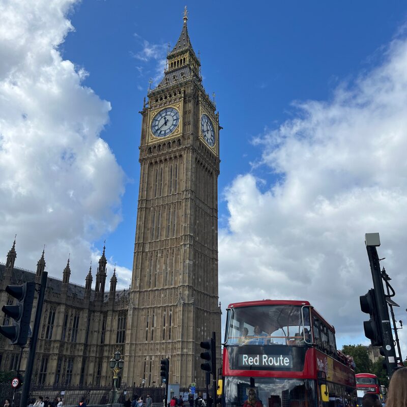 イギリス