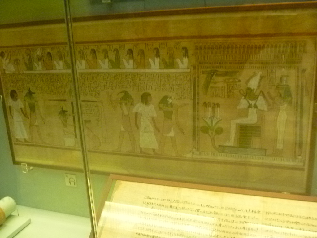 大英博物館に展示されている古代エジプトの「死者の書」の巻物