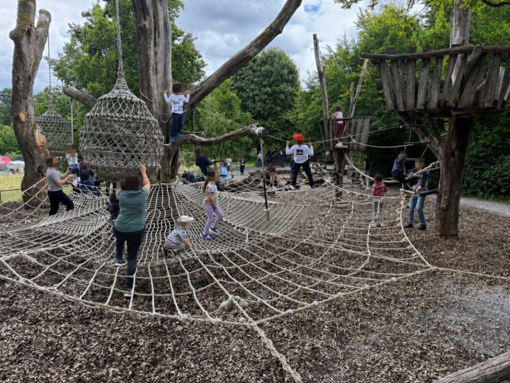 チューリッヒ動物園にあるロープ遊具のアスレチック